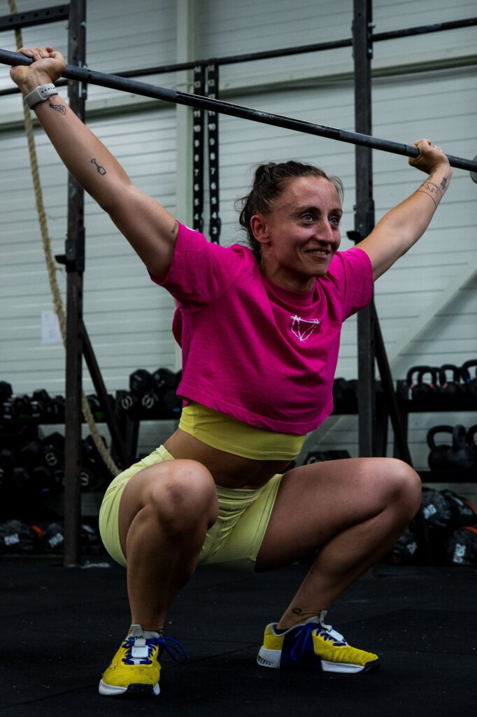 Squat overhead, barre au-dessus de la tête, à Hiringa Talange